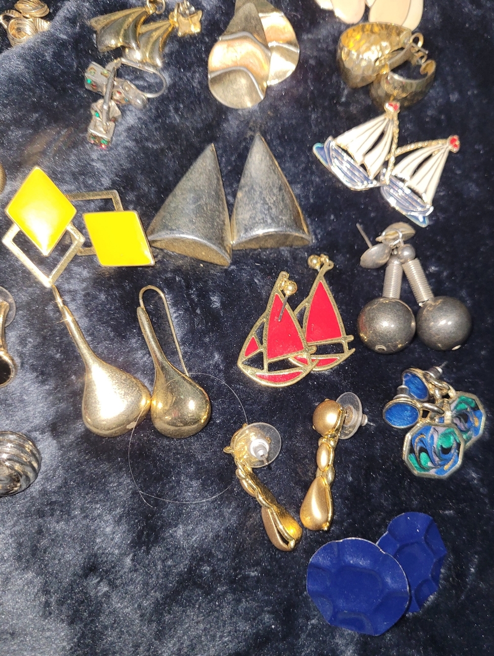 Vintage 1980's Lot Of 45 Pair Earrings - Picture 3 of 7